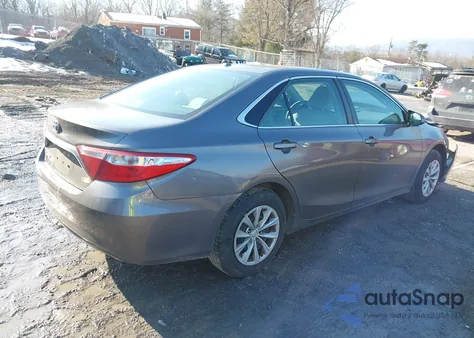 2015 Toyota Camry Le z USA, uszkodzony, nr VIN 4T4BF1FK7FR462452
